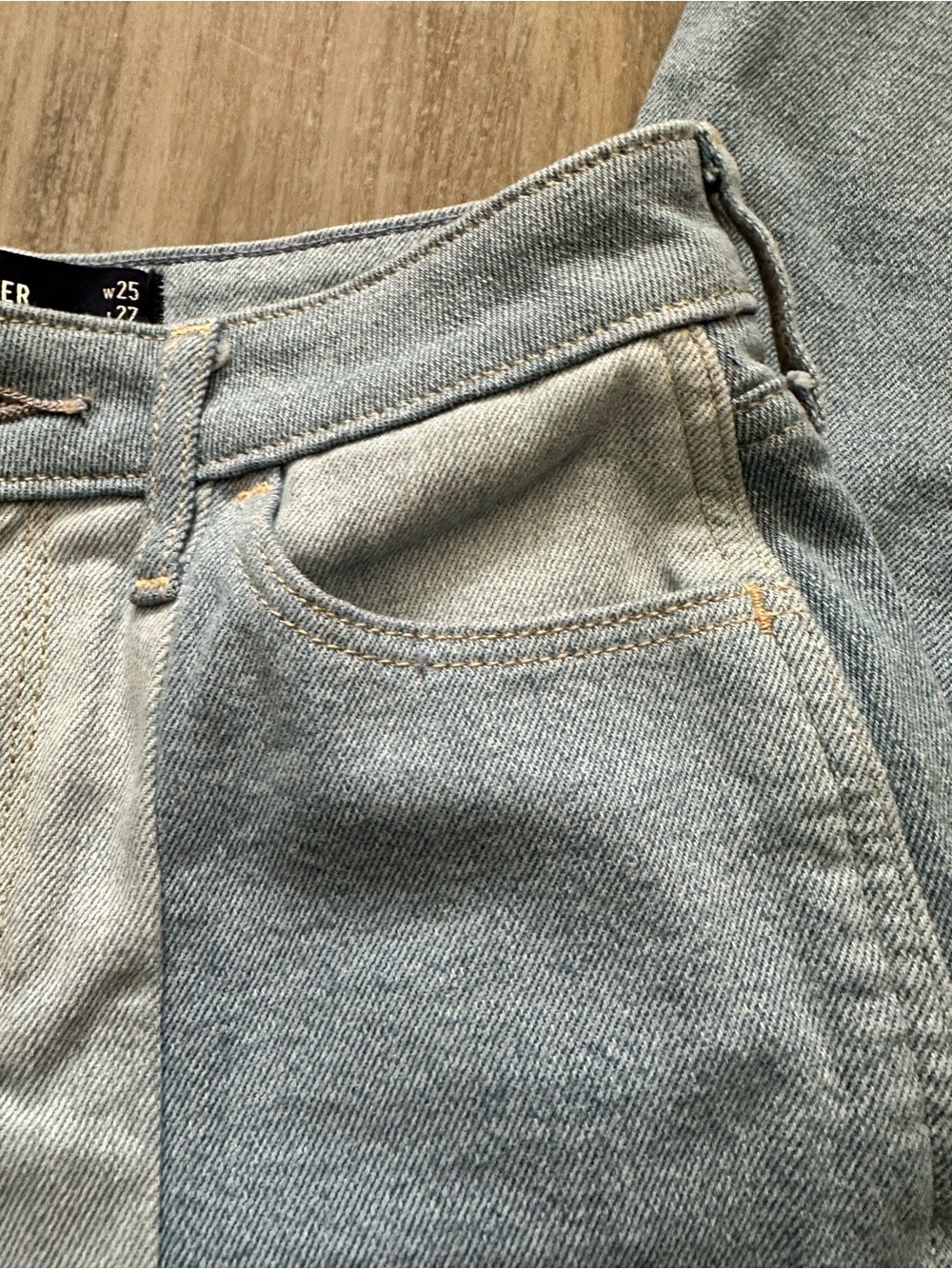 Hollister Women’s Patchwork Two-Tone High Rise Mom Jeans - Picture 3 of 9